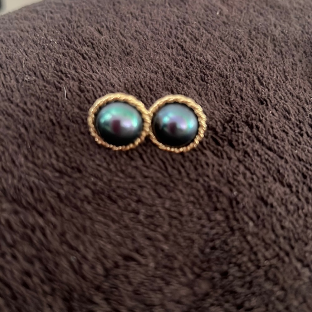 Authentic maijorca black pearls from Spain